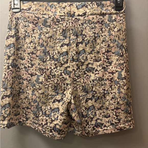 ❤️ 7 for $25! Rene Ricci Patterned Women's Shorts - Picture 3 of 3